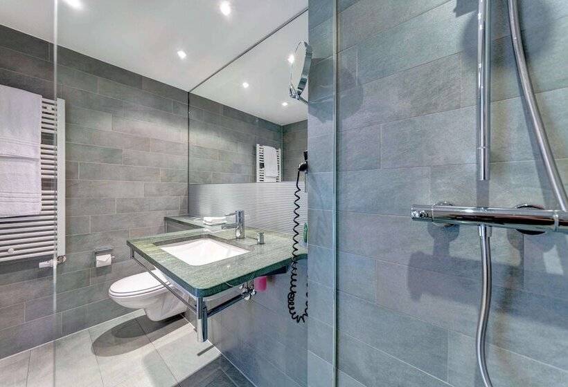 هتل Hilton Garden Inn Stuttgart Neckarpark