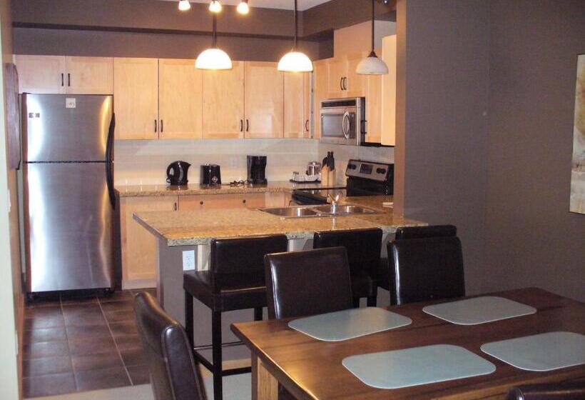 هتل Lodges At Canmore