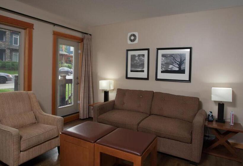 هتل Lodges At Canmore