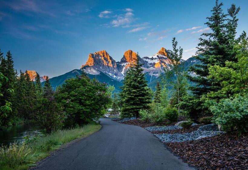 هتل Lodges At Canmore