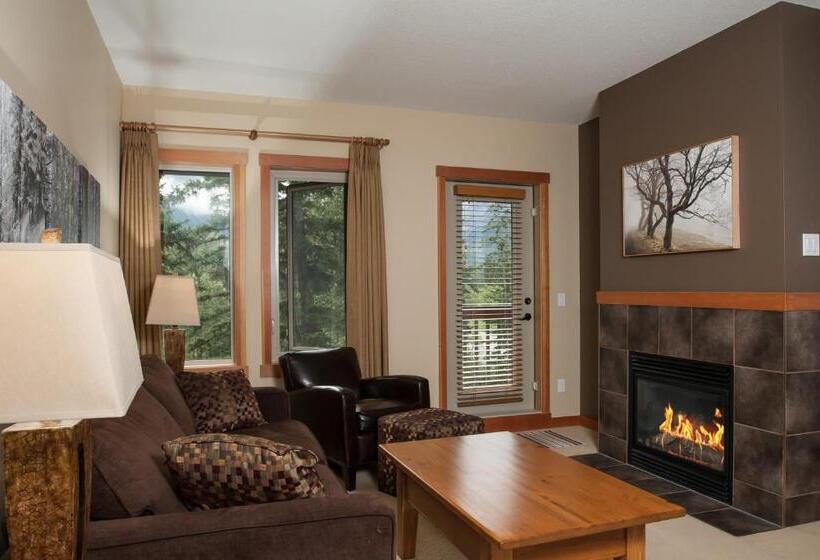 هتل Lodges At Canmore