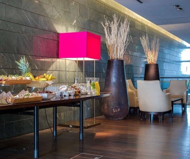 Radisson Blu Media Harbour Hotel, Düsseldorf