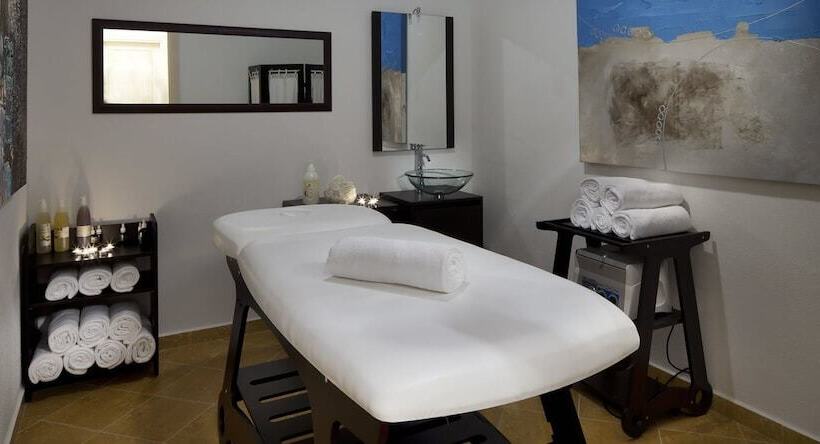 Cala Ginepro Hotel Resort