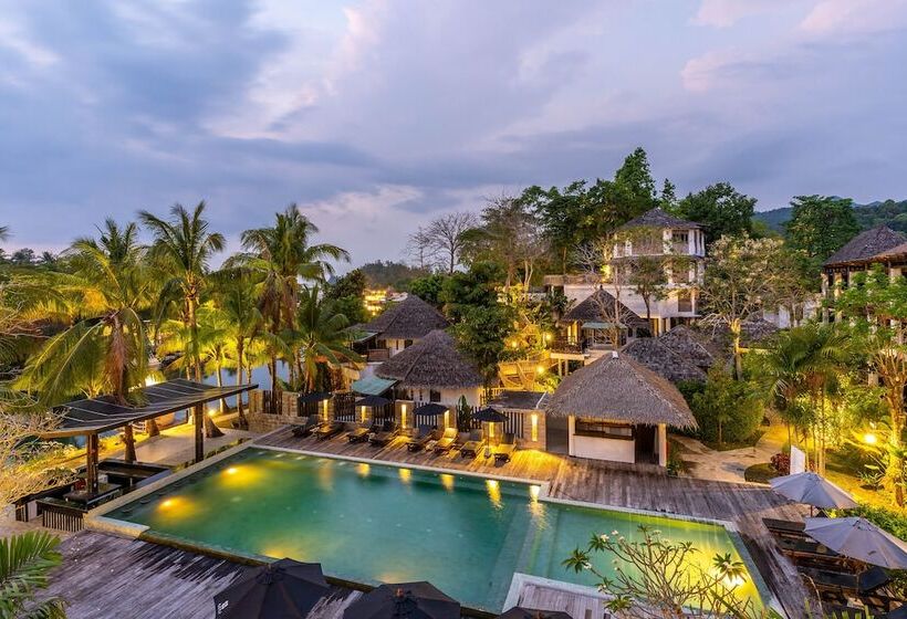 هتل Aana Resort & Spa