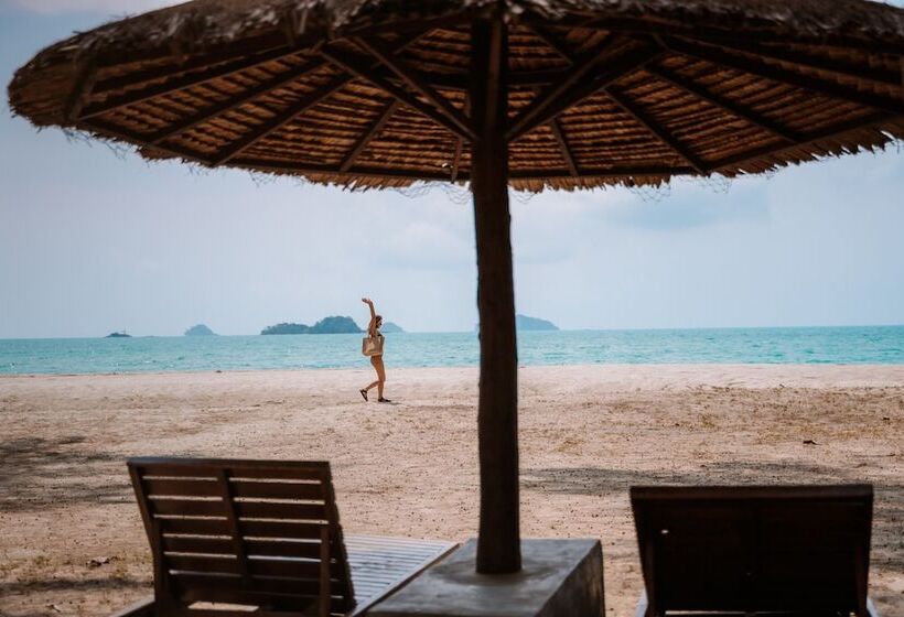 هتل Aana Resort & Spa