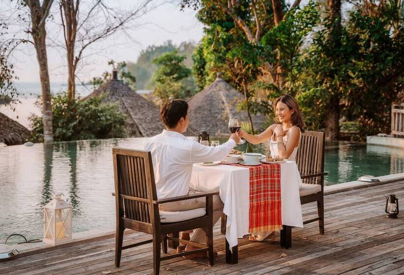 هتل Aana Resort & Spa