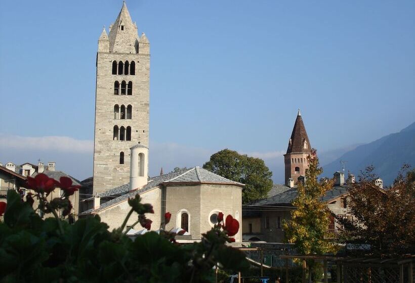 בית מלון כפרי Express Aosta East