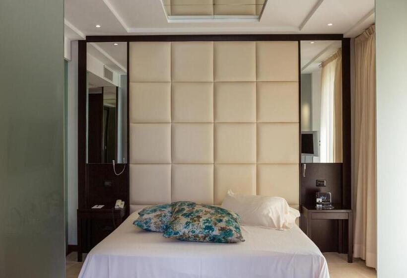 هتل Luna Riccione E Aqua Spa Only Adults +12