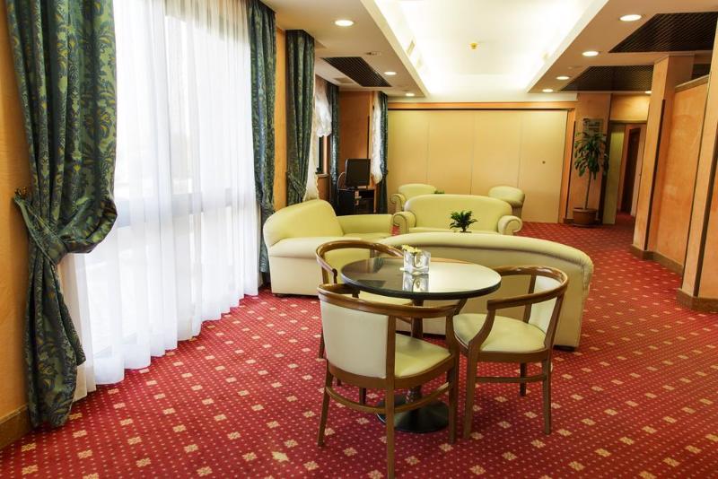 فندق Palace 2000