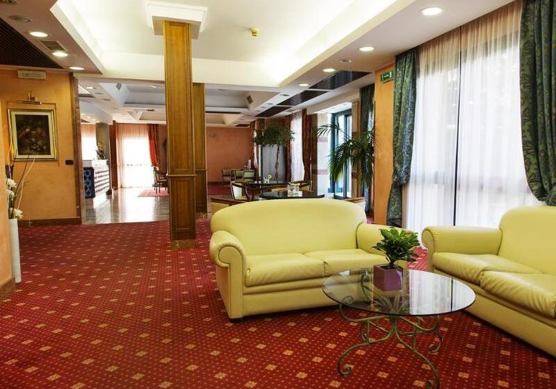 فندق Palace 2000