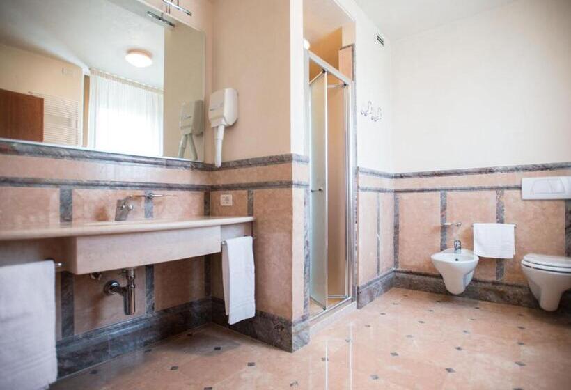Phi Hotel Astoria