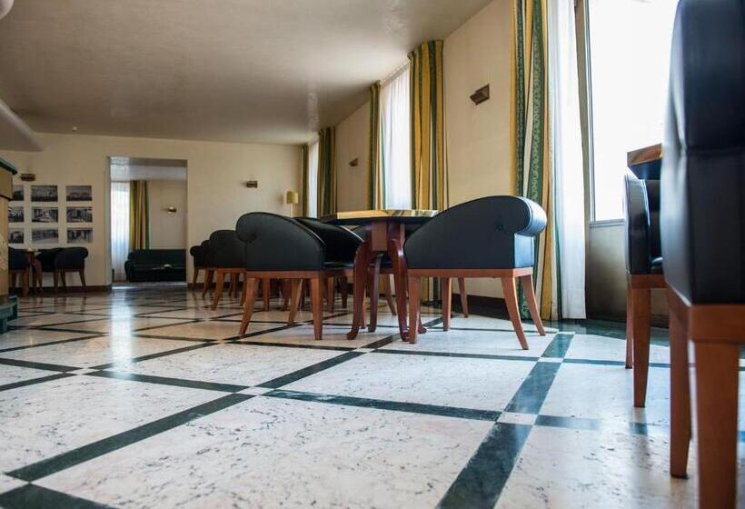 Phi Hotel Astoria