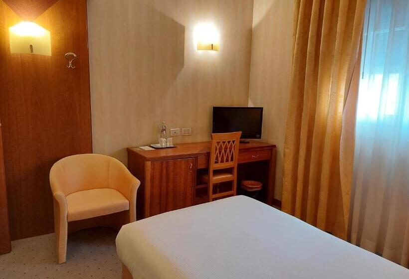 Phi Hotel Astoria