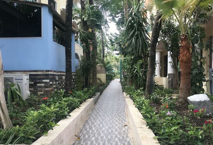 Plaza Real Resort