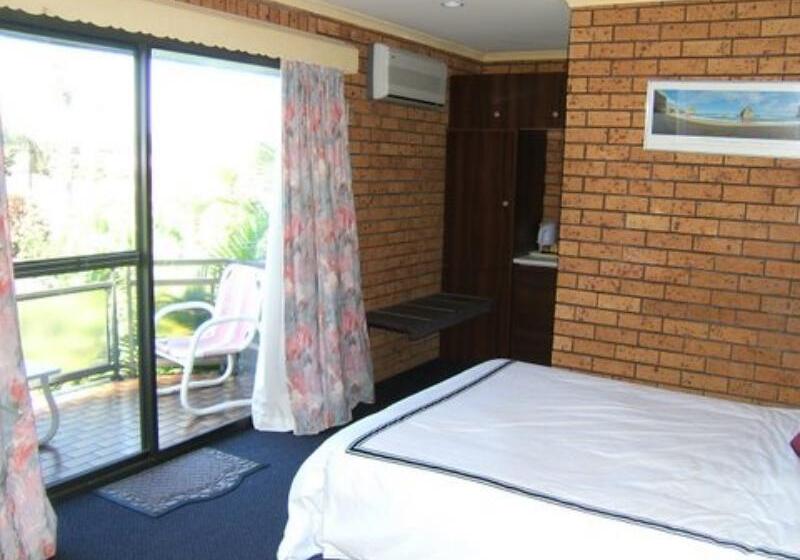 Coastal Bay Motel