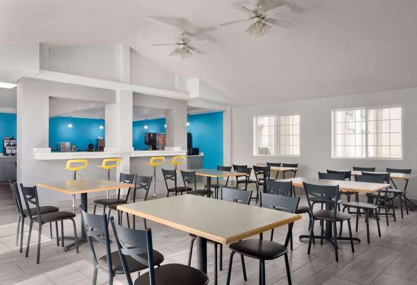 هتل Baymont By Wyndham Des Moines North