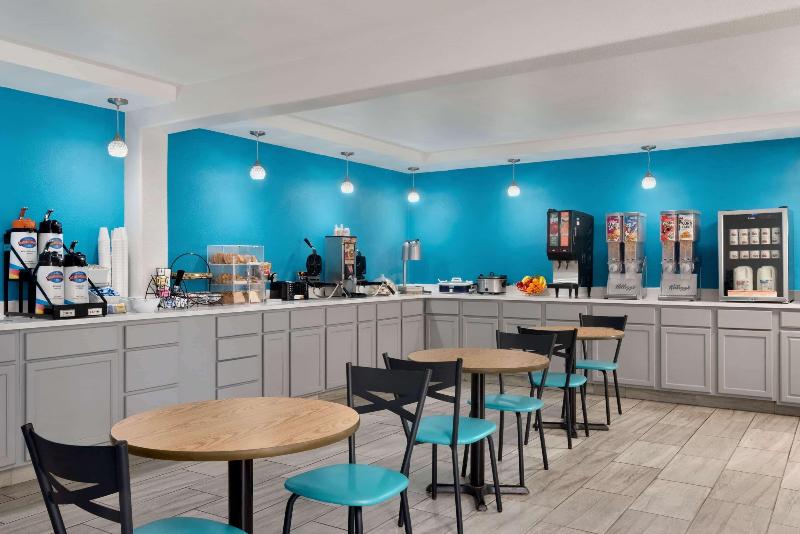 هتل Baymont By Wyndham Des Moines North