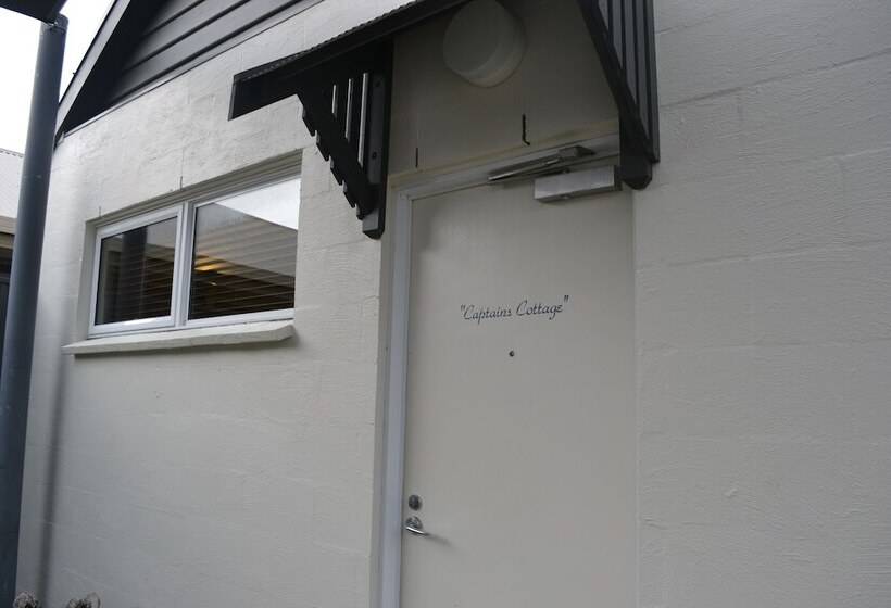 هتل Captain S At The Bay