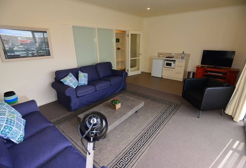 هتل Captain S At The Bay