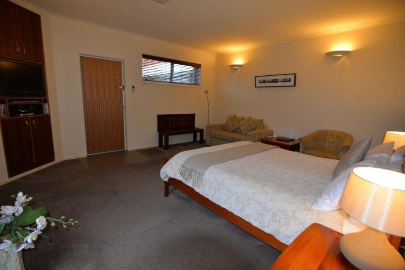 هتل Captain S At The Bay