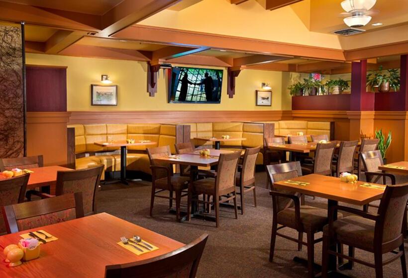 בית מלון כפרי Coast Inn At Lake Hood