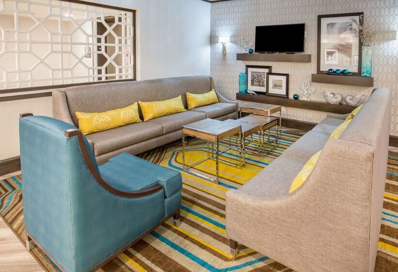 هتل Hampton Inn Monterey
