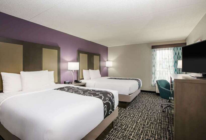 هتل La Quinta Inn By Wyndham Davenport & Conference Center