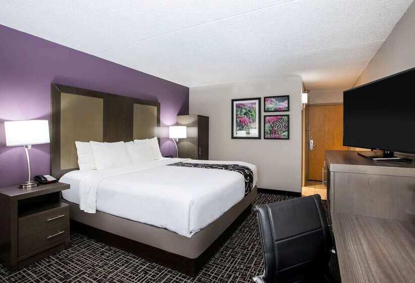 هتل La Quinta Inn By Wyndham Davenport & Conference Center