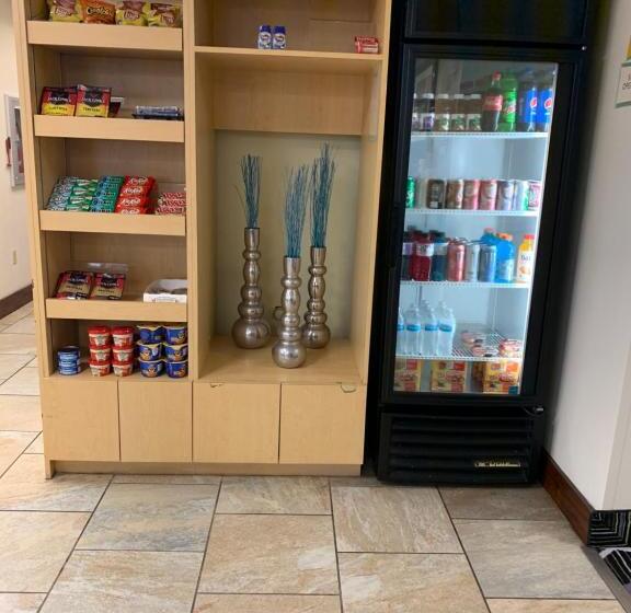 هتل La Quinta Inn By Wyndham Davenport & Conference Center