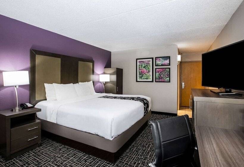 هتل La Quinta Inn By Wyndham Davenport & Conference Center