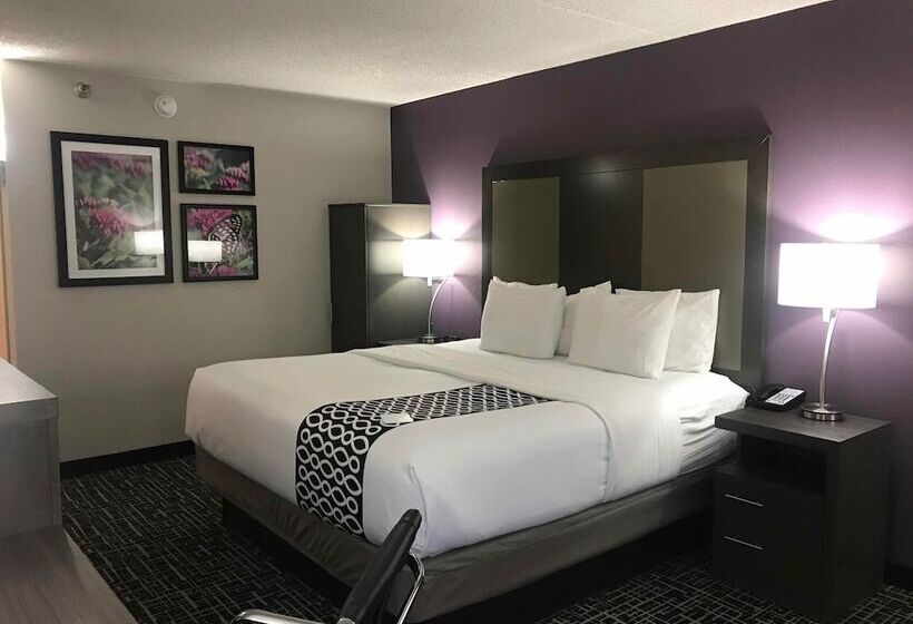 هتل La Quinta Inn By Wyndham Davenport & Conference Center