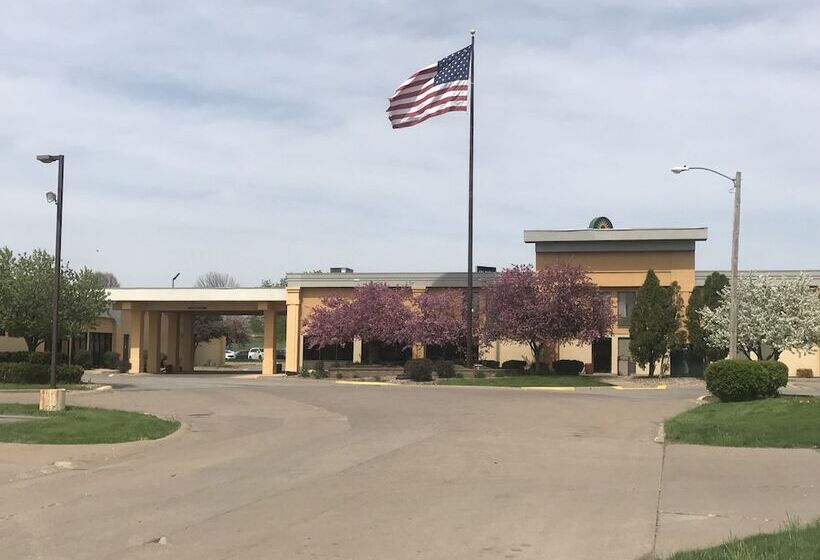 هتل La Quinta Inn By Wyndham Davenport & Conference Center