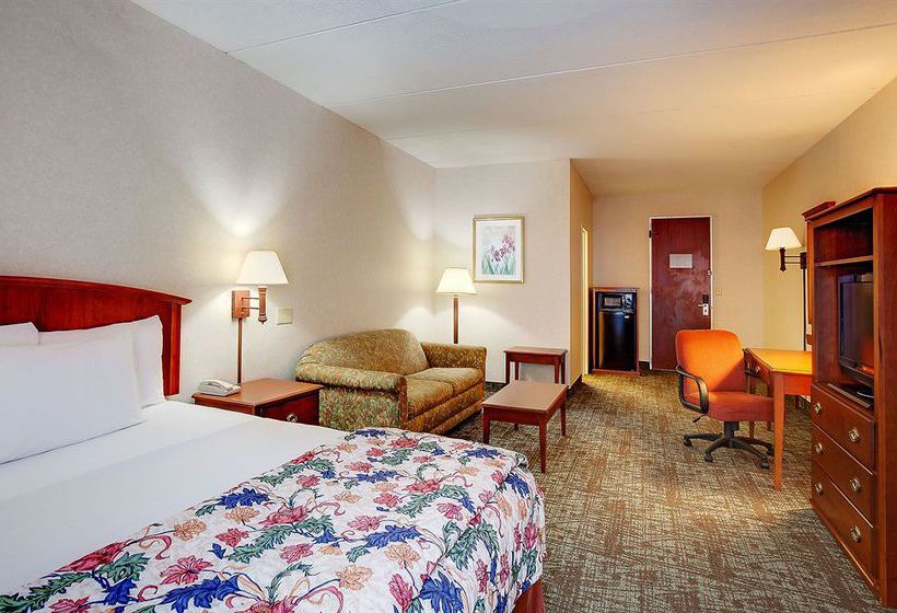 בית מלון כפרי La Quinta Inn Paramus