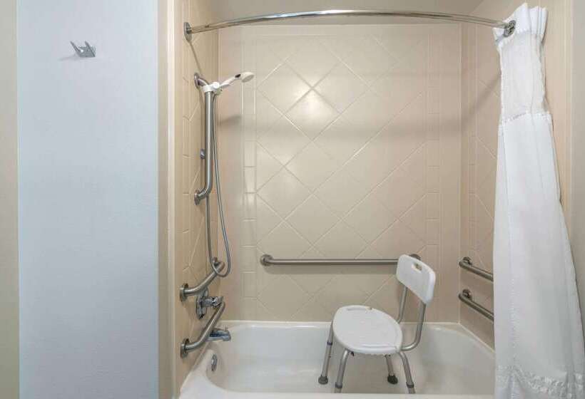 هتل La Quinta By Wyndham Latham Albany Airport