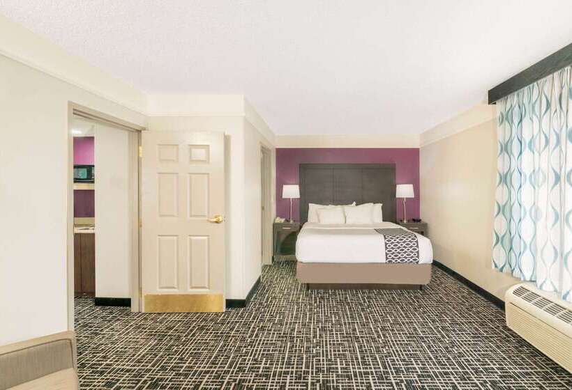 هتل La Quinta By Wyndham Latham Albany Airport