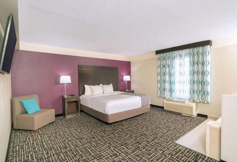 هتل La Quinta By Wyndham Latham Albany Airport