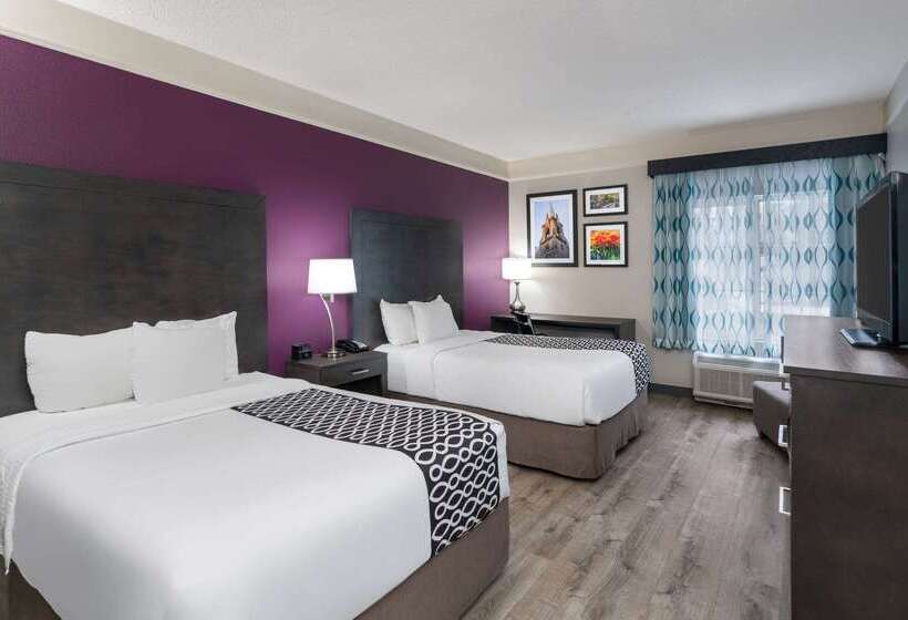 هتل La Quinta By Wyndham Latham Albany Airport