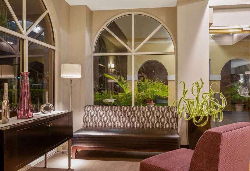 هتل La Quinta By Wyndham Miami Lakes