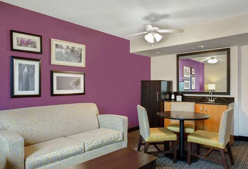 هتل La Quinta By Wyndham Miami Lakes