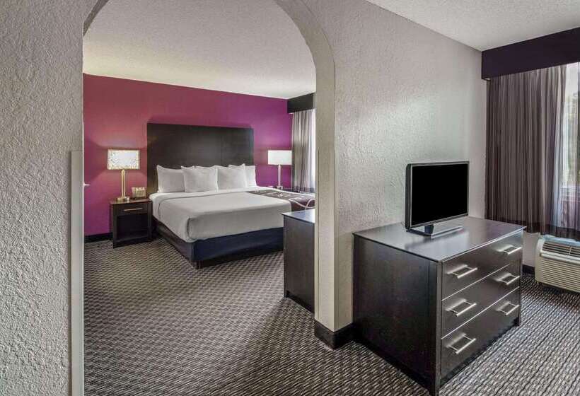 هتل La Quinta By Wyndham Miami Lakes