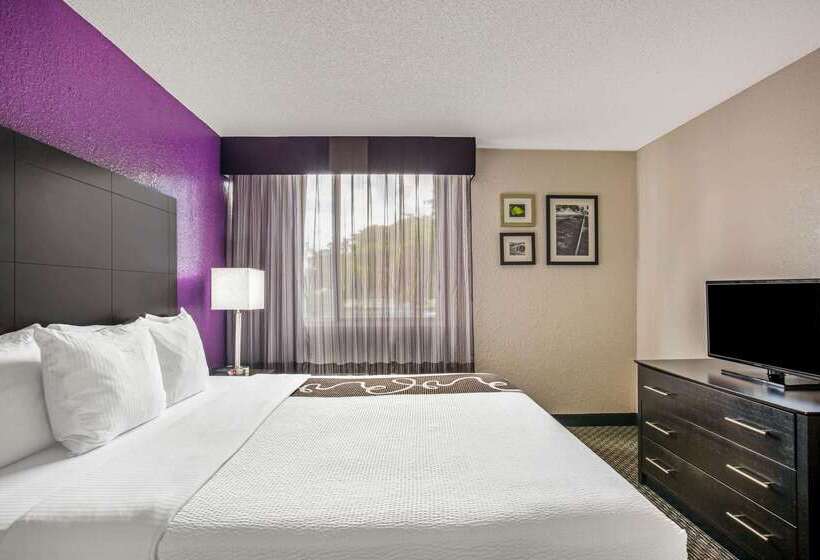 هتل La Quinta By Wyndham Miami Lakes