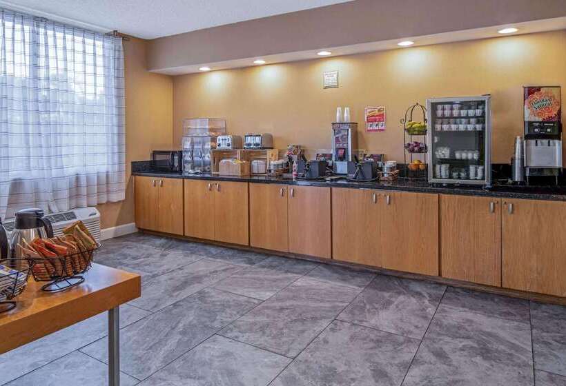 בית מלון כפרי La Quinta By Wyndham Naples Downtown