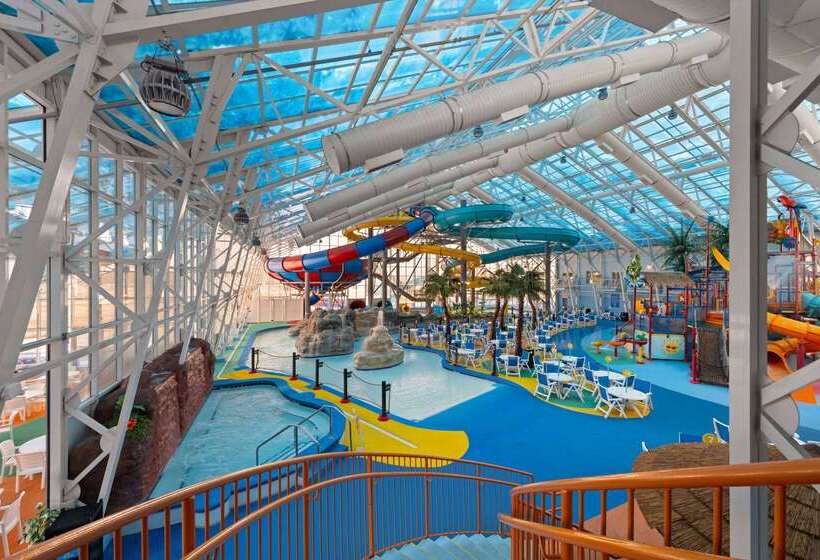 هتل La Quinta Inn And Suites By Wyndham At Watiki Waterpark
