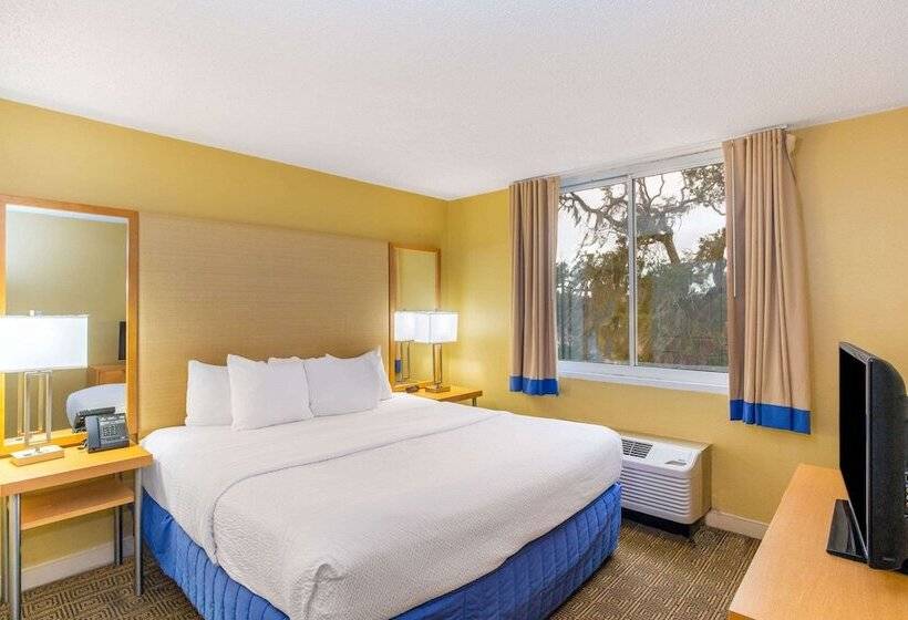 בית מלון כפרי La Quinta By Wyndham Sarasota Downtown