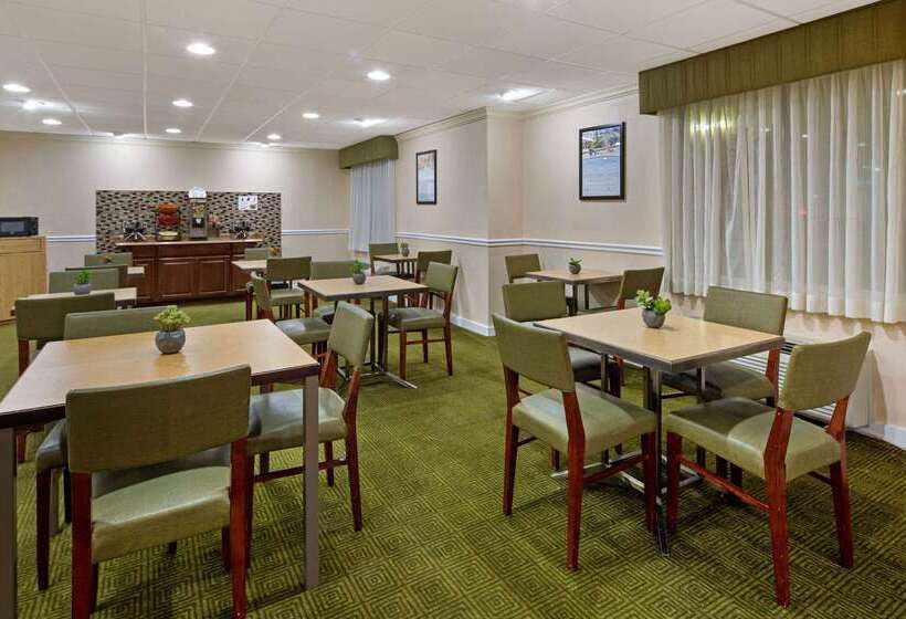 Отель La Quinta Inn & Suites By Wyndham Sawgrass