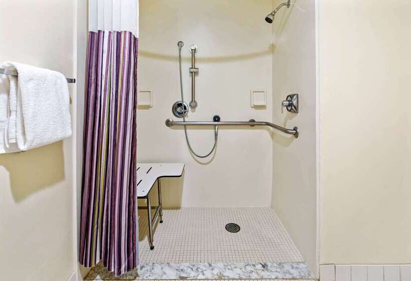 Отель La Quinta Inn & Suites By Wyndham Sawgrass