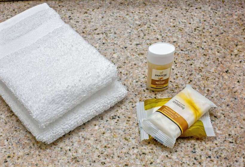 Отель La Quinta Inn & Suites By Wyndham Sawgrass