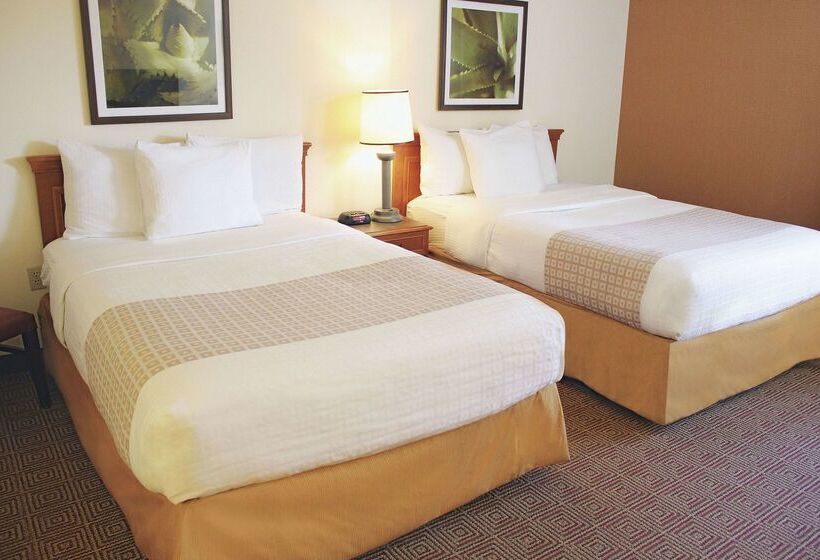 Отель La Quinta Inn & Suites By Wyndham Sawgrass