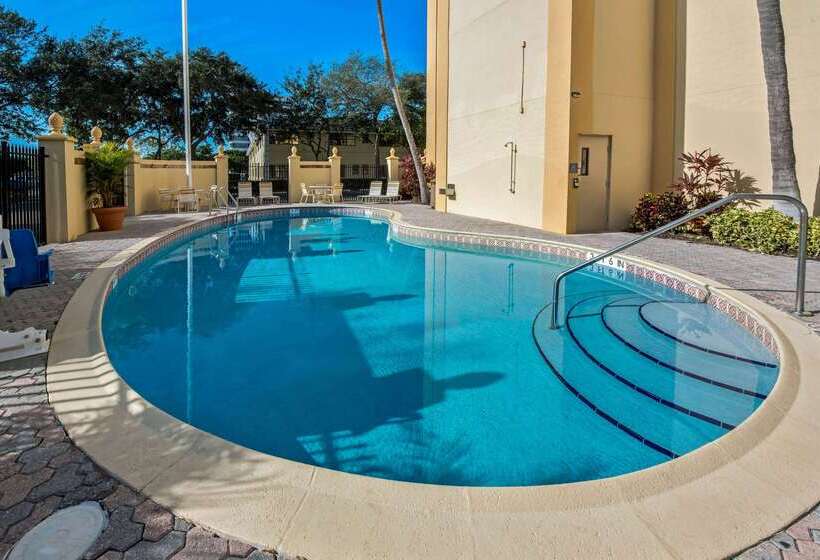 בית מלון כפרי La Quinta By Wyndham West Palm Beach Airport