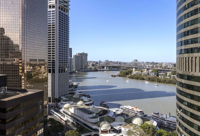 هتل Oaks Brisbane On Felix Suites